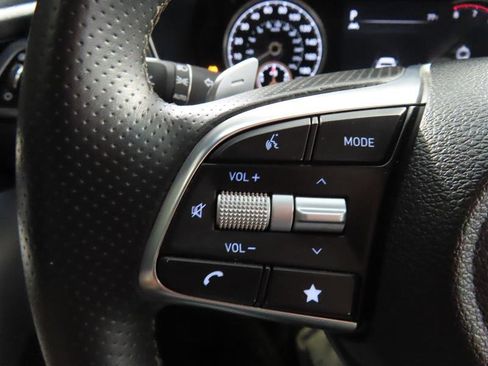 Used 2023 Genesis G70 2.0T image 23