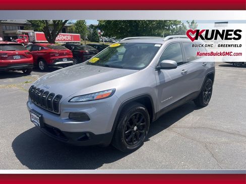Used 2018 Jeep Cherokee Latitude w/ Safety Group AWD/4WD image 11