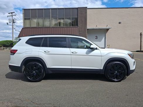 Certified 2026 Volkswagen Atlas SE w/ Panoramic Sunroof Package AWD/4WD image 12