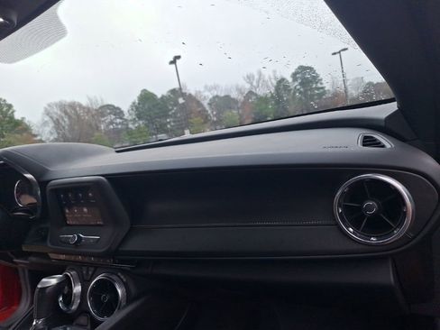 Used 2020 Chevrolet Camaro LT image 29