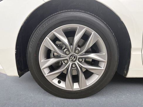 Used 2021 Toyota Avalon XLE image 23