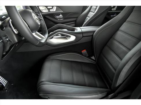 Certified 2025 Mercedes-Benz GLS 450 4MATIC image 9