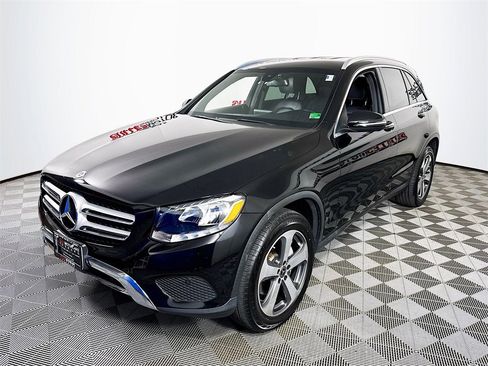 Used 2019 Mercedes-Benz GLC 300 4MATIC image 3