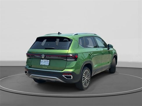 New 2025 Volkswagen Taos SE image 4