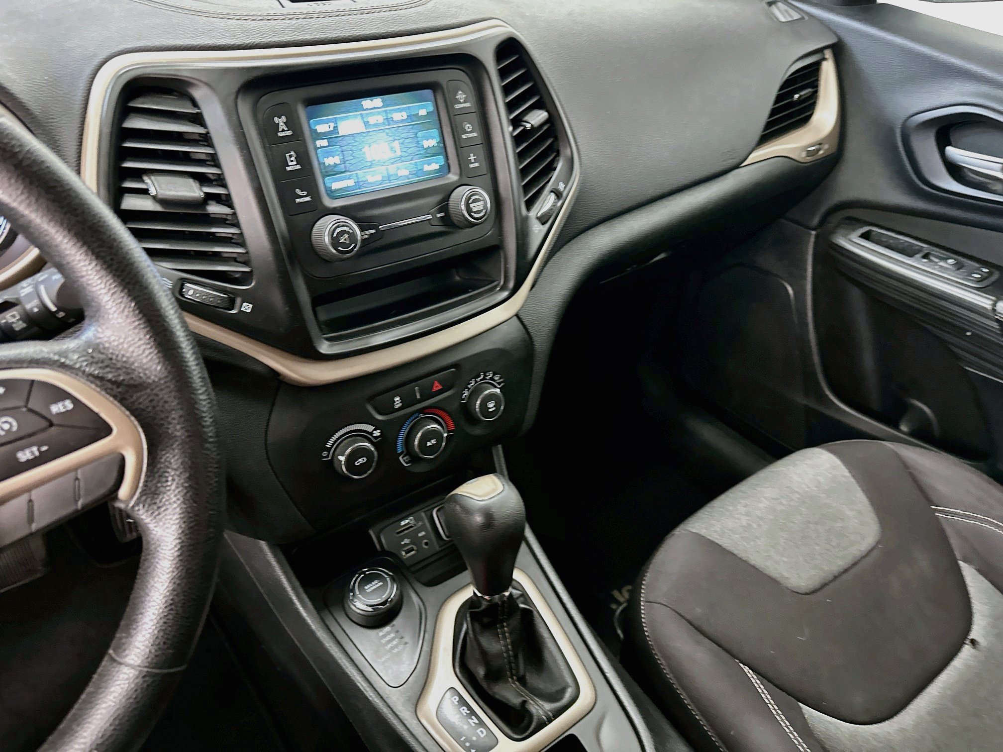 Used 2014 Jeep Cherokee Sport AWD/4WD image 24