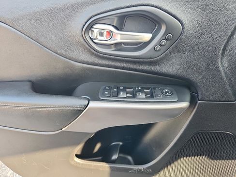 Certified 2019 Jeep Cherokee Limited image 11