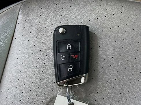 Used 2021 Volkswagen Tiguan SE image 30