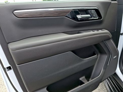 New 2026 Chevrolet Suburban Premier w/ Sun And Tow Package AWD/4WD image 9