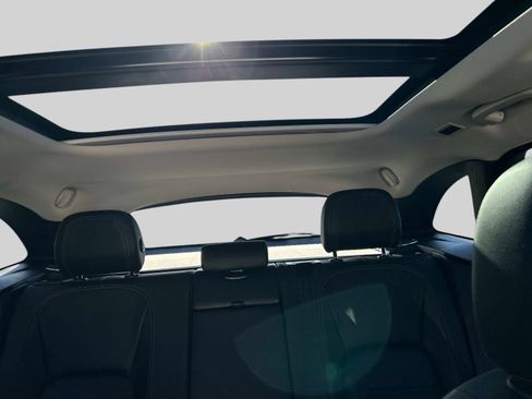 Used 2017 Jaguar F-PACE Prestige image 28