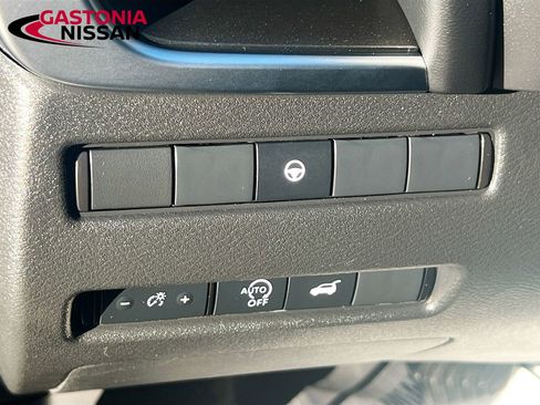 Used 2025 Nissan Rogue SV image 13