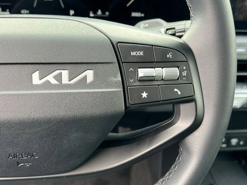 Certified 2025 Kia K4 EX image 23
