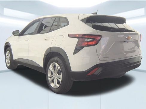 Used 2024 Chevrolet Trax LS image 4