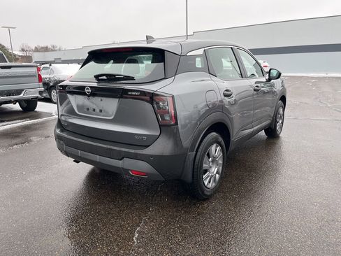 Used 2025 Nissan Kicks S image 4