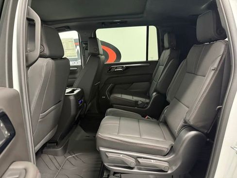 New 2026 Chevrolet Suburban RST image 14