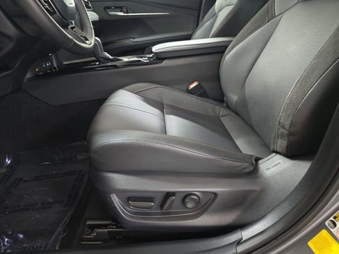 Used 2025 Toyota Camry XLE image 27