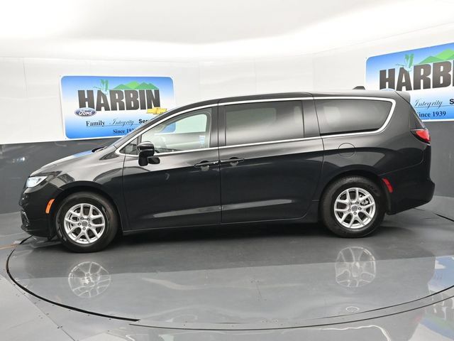 Used 2024 Chrysler Pacifica Touring-L FWD image 2