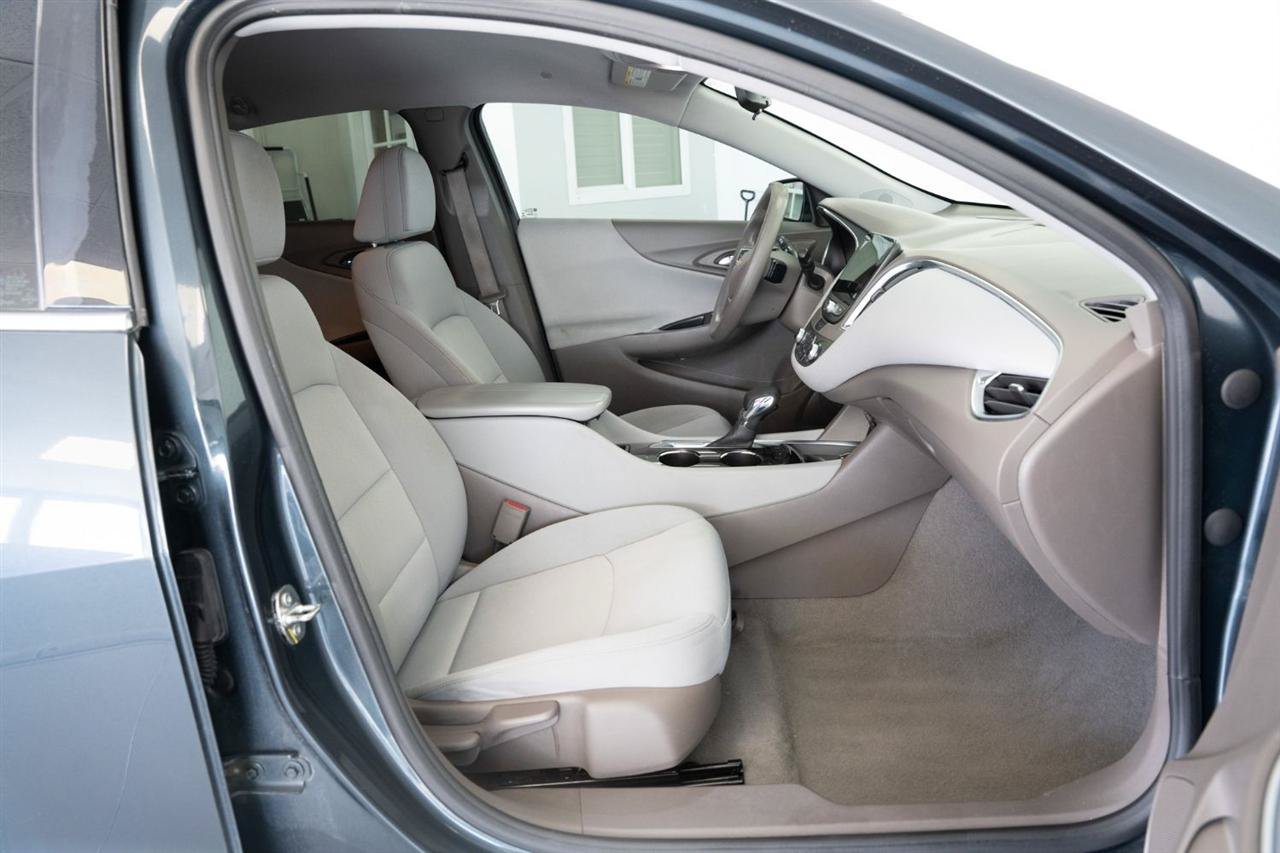 Used 2021 Chevrolet Malibu LT FWD image 16