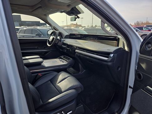 Used 2025 Lincoln Navigator L Reserve image 18