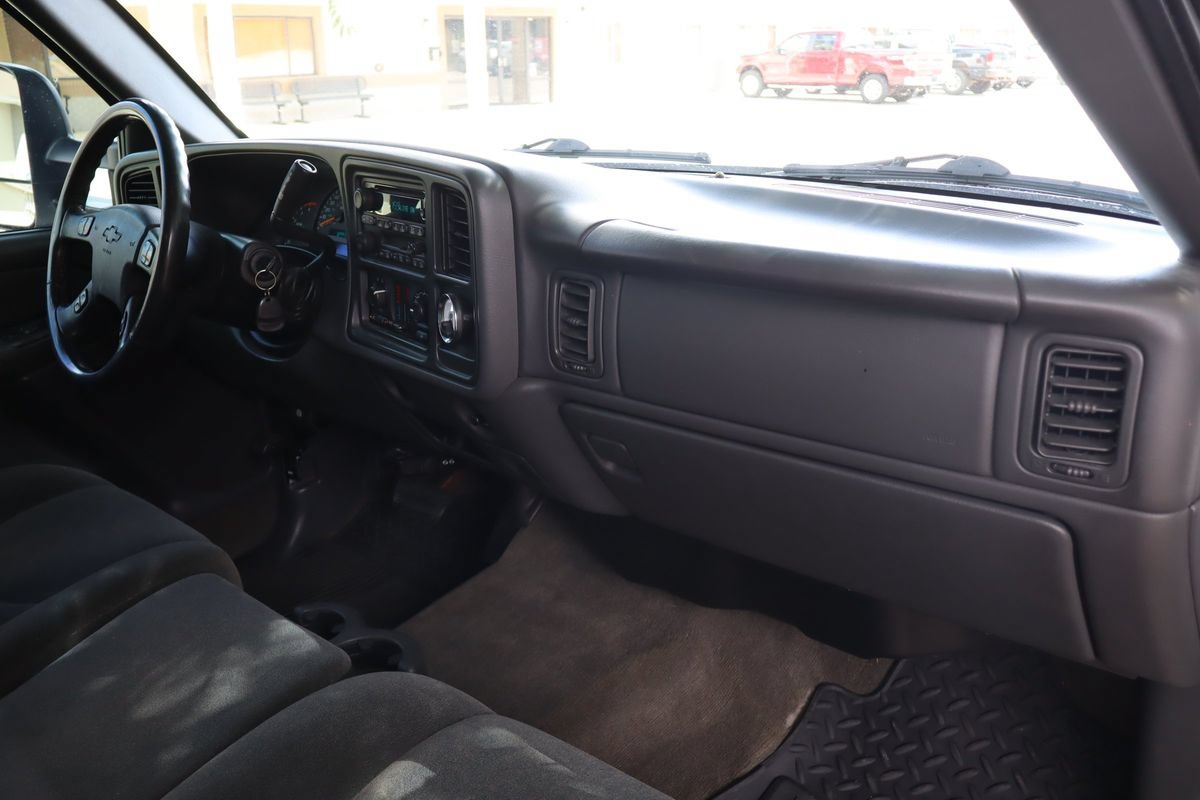 Used 2004 Chevrolet Silverado 3500 LS w/ Heavy-Duty Power Package RWD image 18