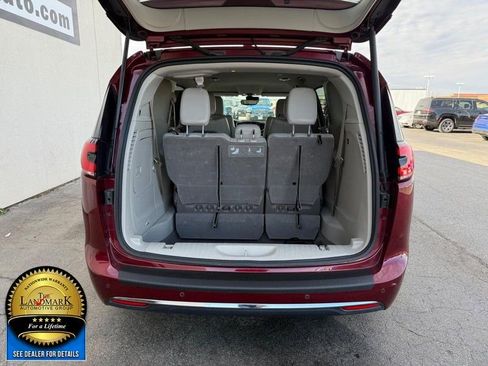 Used 2021 Chrysler Pacifica Touring-L image 22