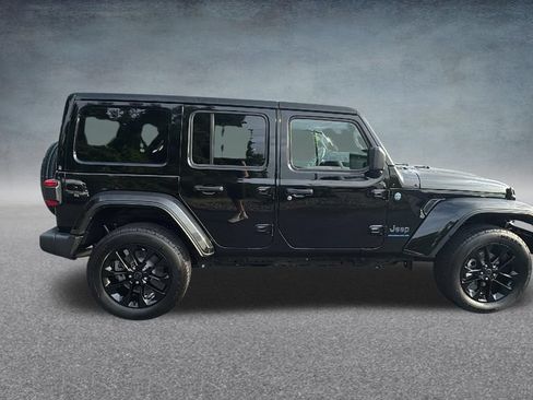 Used 2025 Jeep Wrangler Unlimited Sahara w/ Safety Group AWD/4WD image 30