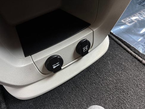 Used 2018 Dodge Grand Caravan SE w/ UConnect Hands-Free Group image 24