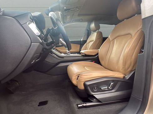 Used 2019 Audi Q8 Prestige AWD/4WD image 11