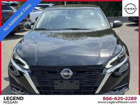 Used 2024 Nissan Altima 2.5 SV FWD image 2