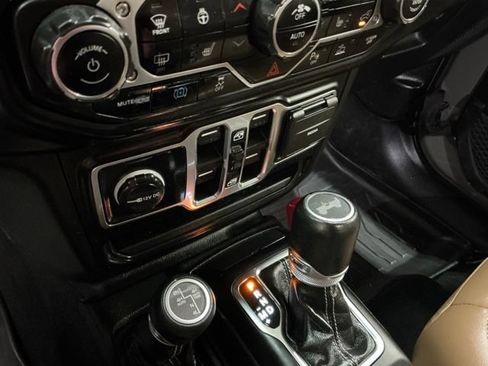 Used 2022 Jeep Wrangler Unlimited Sahara w/ Cold Weather Group AWD/4WD image 25