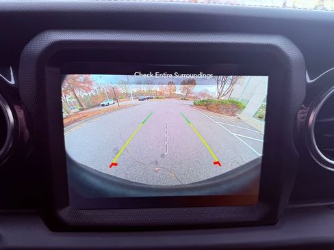 Used 2022 Jeep Wrangler Unlimited Sahara image 24