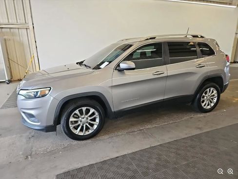 Used 2019 Jeep Cherokee Latitude w/ Popular Appearance Group FWD image 1