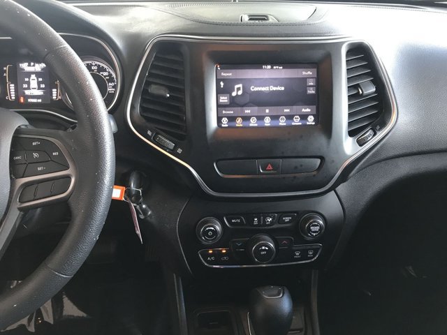 Used 2019 Jeep Cherokee Latitude w/ Popular Appearance Group FWD image 17