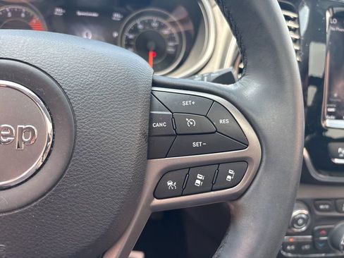 Used 2019 Jeep Cherokee Overland AWD/4WD image 61