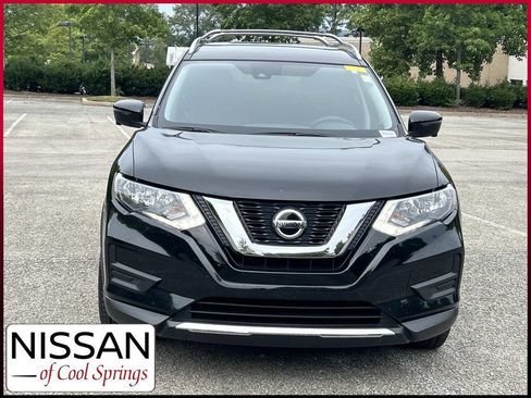 Used 2019 Nissan Rogue SV w/ Premium Package FWD image 2