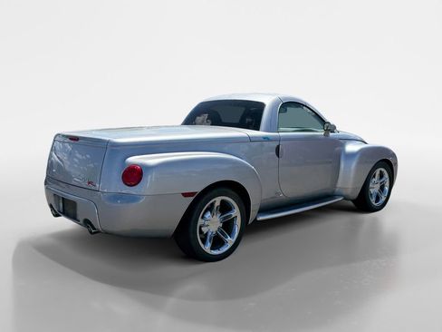 Used 2005 Chevrolet SSR w/ Preferred Equipment Group RWD image 6