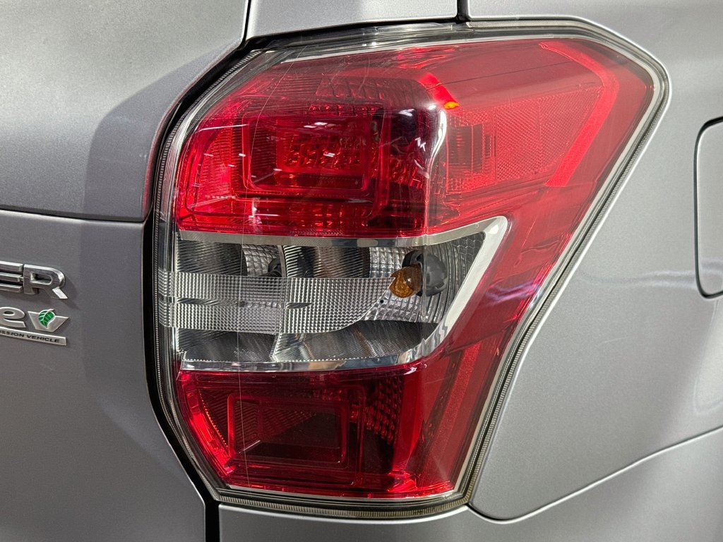 Used 2015 Subaru Forester 2.5i Touring w/ Eyesight & Navigation System AWD/4WD image 33
