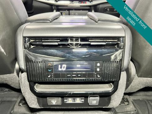 Used 2025 Jeep Wagoneer L Series II AWD/4WD image 21