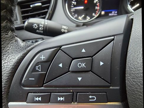 Used 2020 Nissan Rogue SV image 19