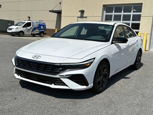 New 2026 Hyundai Elantra SEL Sport Premium FWD image 3