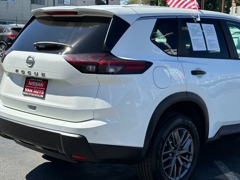 Used 2024 Nissan Rogue S FWD image 8