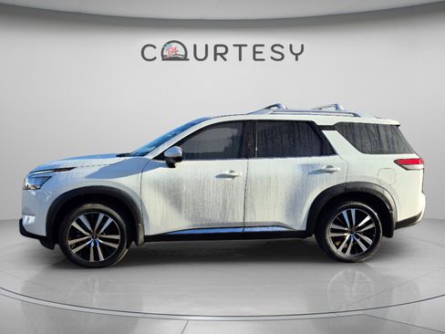 Certified 2024 Nissan Pathfinder Platinum w/ Black Appearance Package FWD image 2