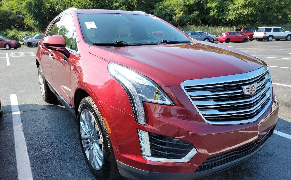 Used 2017 Cadillac XT5 Premium Luxury AWD/4WD image 4