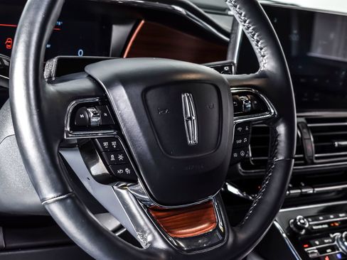 Used 2024 Lincoln Navigator Premiere AWD/4WD image 18