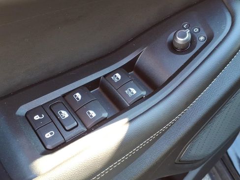 Used 2023 Jeep Grand Cherokee Limited w/ Luxury Tech Group II AWD/4WD image 18