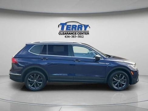Used 2022 Volkswagen Tiguan SE w/ Panoramic Sunroof Package image 6