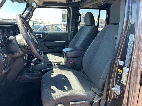 Used 2024 Jeep Gladiator Sport image 15