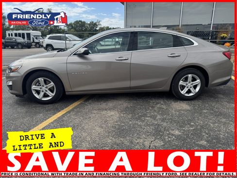 Used 2023 Chevrolet Malibu LT image 2