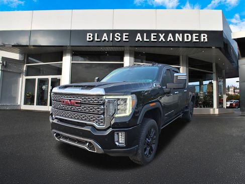 Used 2023 GMC Sierra 2500 Denali w/ Denali Black Diamond Edition AWD/4WD image 9