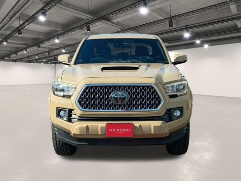 Used 2018 Toyota Tacoma TRD Sport AWD/4WD image 18