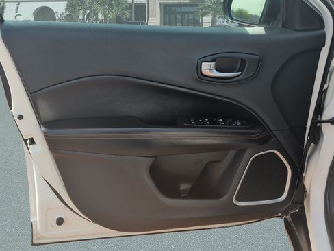 Used 2019 Jeep Compass Limited AWD/4WD image 8